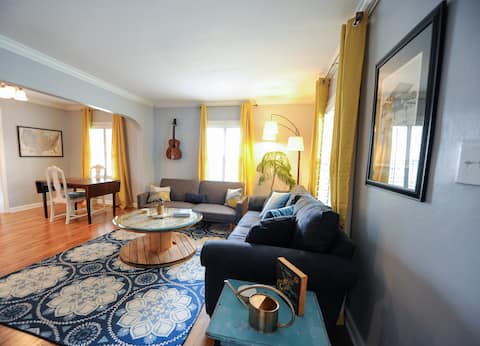 Popular Airbnb listing: Blue Door Casa Grande **contactless self-checkin** in Murfreesboro
