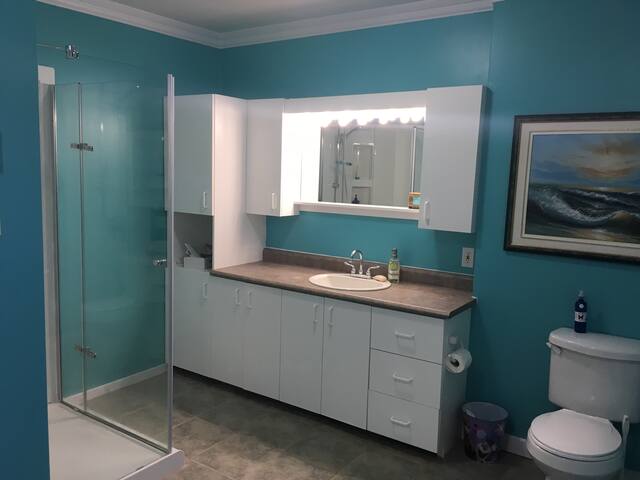 Chalet au bord de la mer/Cottage by the sea gallery image 3