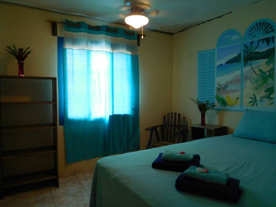 queen size bedroom