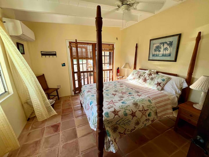 Საძინებლის ნომერი 2, ასევე, არ არის აუზის ტერასა, კაბანას ბარის მიმდებარედ. Დატკბით ნივით ან კონდიციონერით!