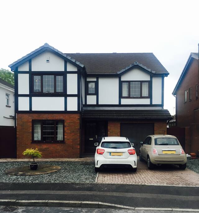Front of Ty Celyn