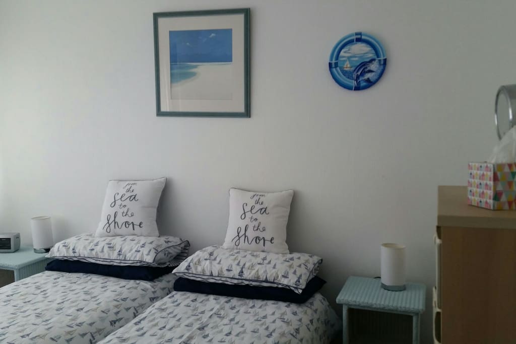 Twin bed room