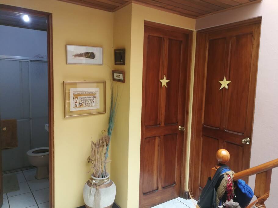 Baño y los dos cuartos