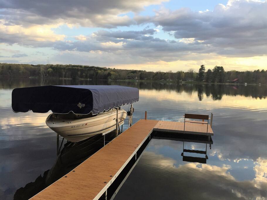 40' Floe aluminum wood-grain dock with bench and swimming ladder. Bring your boat and tie up. Public boat launch is accessible at the southern most end of the lake.