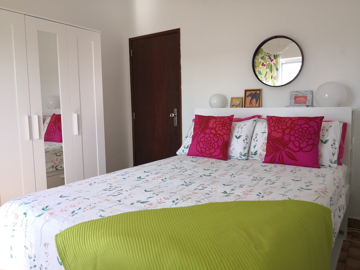 Ორადგილიანი საწოლი ახალი ავეჯით, მატრასებით და ახალი პორტუგალიური თეთრეულით