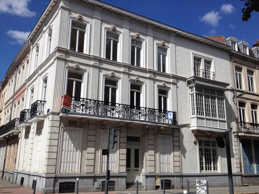 Immeuble classé, jouxtant la préfecture, sécurisé