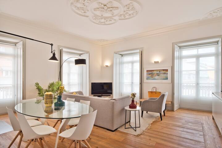 Unique River View 2 Bdr Apt Baixa Alfama B gallery image 2