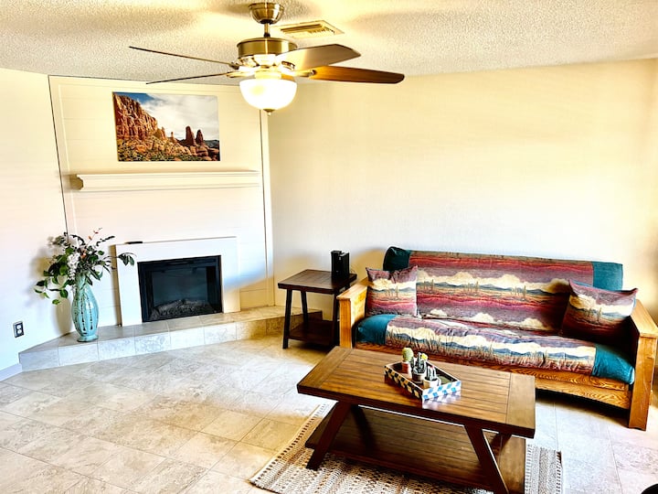 Stylish 2br/2ba Townhome W/ Hot Tub & Office