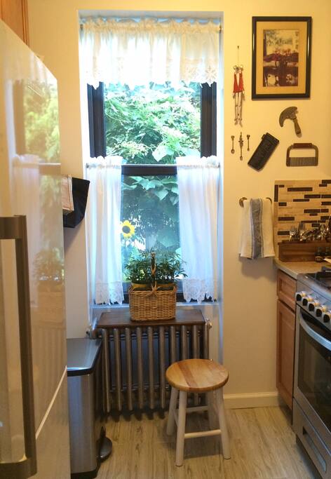 Help yourself to coffee, tea, yogurt, breakfast cereal and storage in the refrigerator.