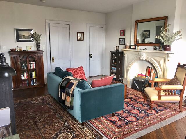 Lovely one-bedroom;
Brooklyn Heights