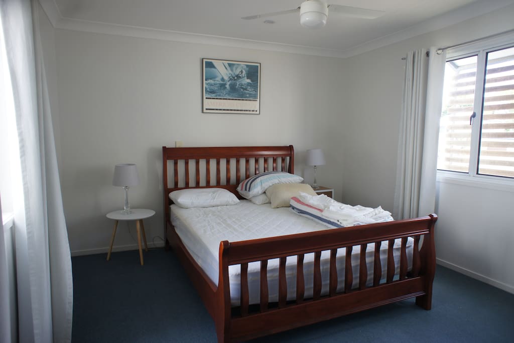 No 1 Bedroom . Queen Bed