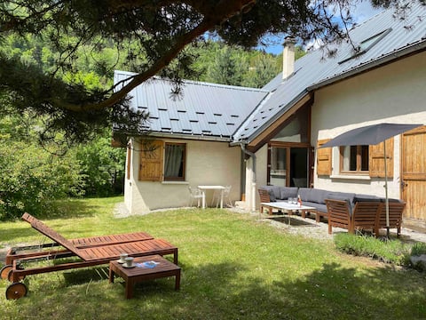 Superb House, Great location, Garden, Parking WIFi