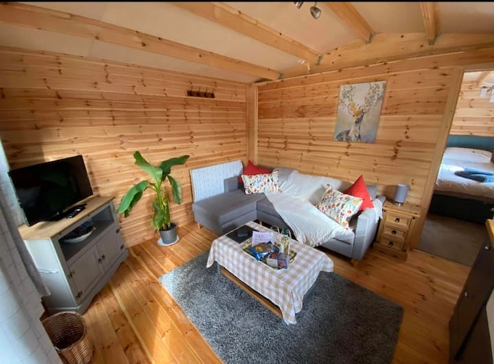 Cosy En-suite Lodge In The East Devon Countryside - Beer