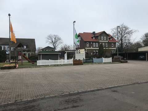 STAN u Weserberglandu s velikim dvorištem i igralištem