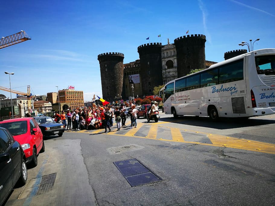 immediate adiacenze maschio angioino