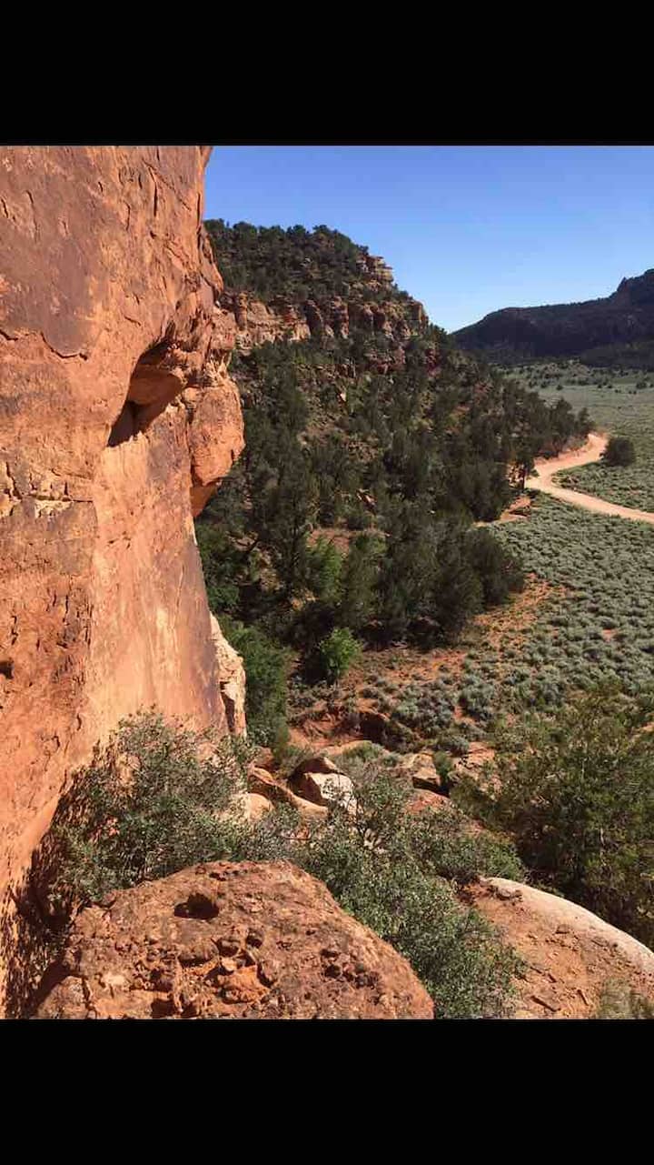 Zion Park/Grand Canyon Retreat Farm stays for Rent in Cane Beds