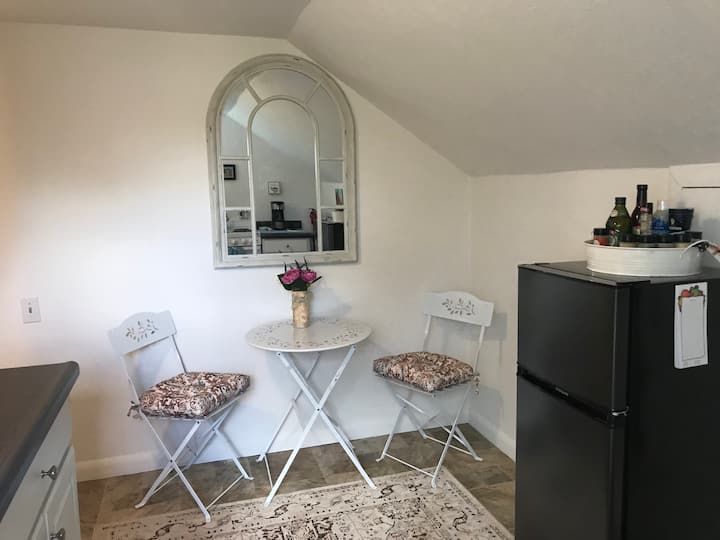"Artzie's Cottage Upstairs Suite" Private And Cozy - Eugene