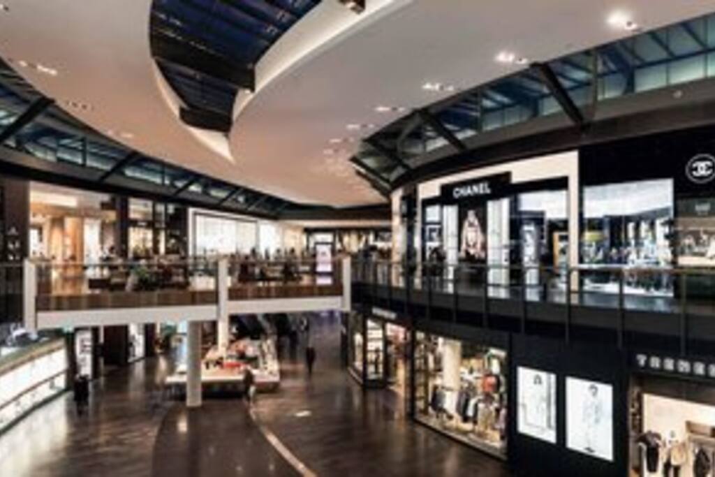 Highpoint Shopping Centre 300mts