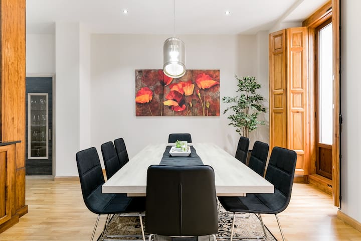 Señorial y generoso apartamento en plena Gran Vía madrileña