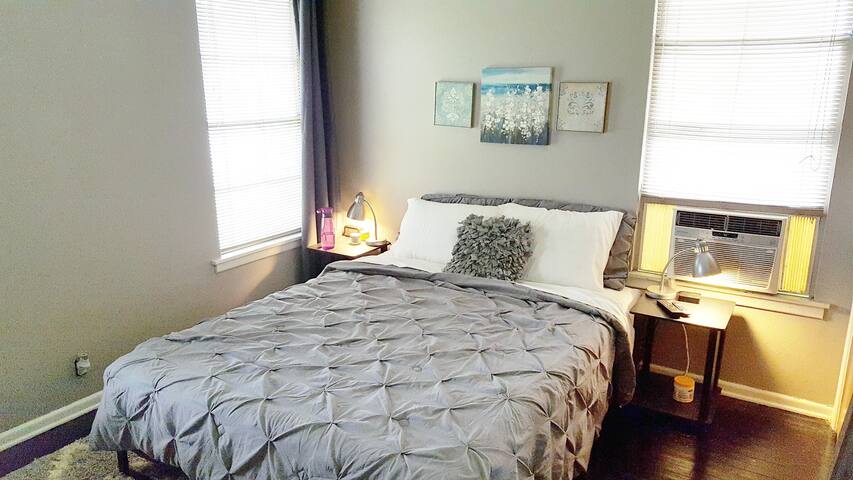 Cozy room just 0.4 miles from the ocean!