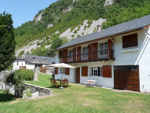 Chalet familial Aste-Béon - "Le Bercail" (64260)