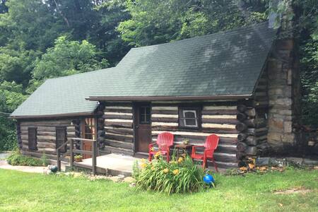 CREEK-SIDE CABIN / DOWNTOWN BOONE
