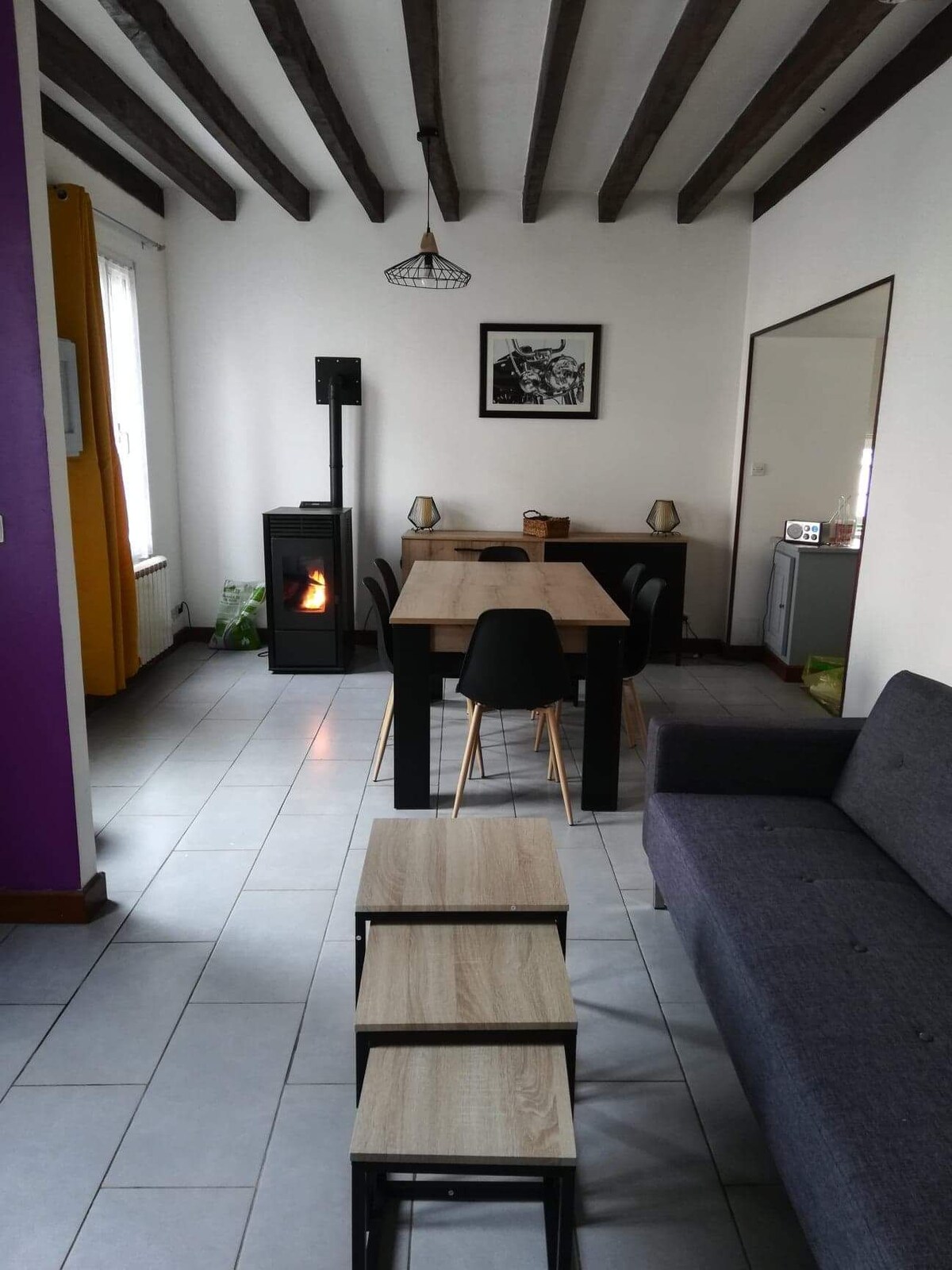 إطلالة على غرفة الطعام