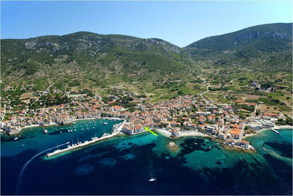 Komiza bay, village centre, beaches and house location