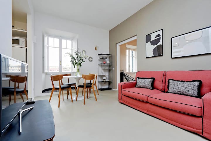 Bright Apartment near colosseum for 5 people