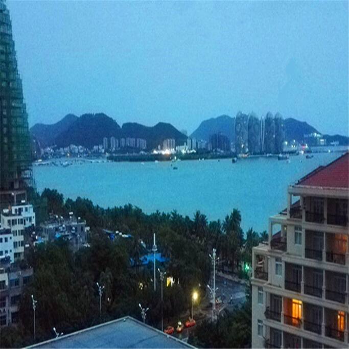 阳台上可俯瞰到的90度海景
