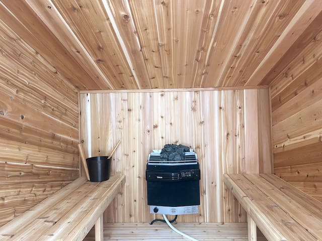 Rocky Mountain Foursquare, Turret Suite