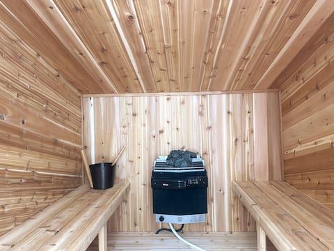 Rocky Mountain Foursquare, Turret Suite