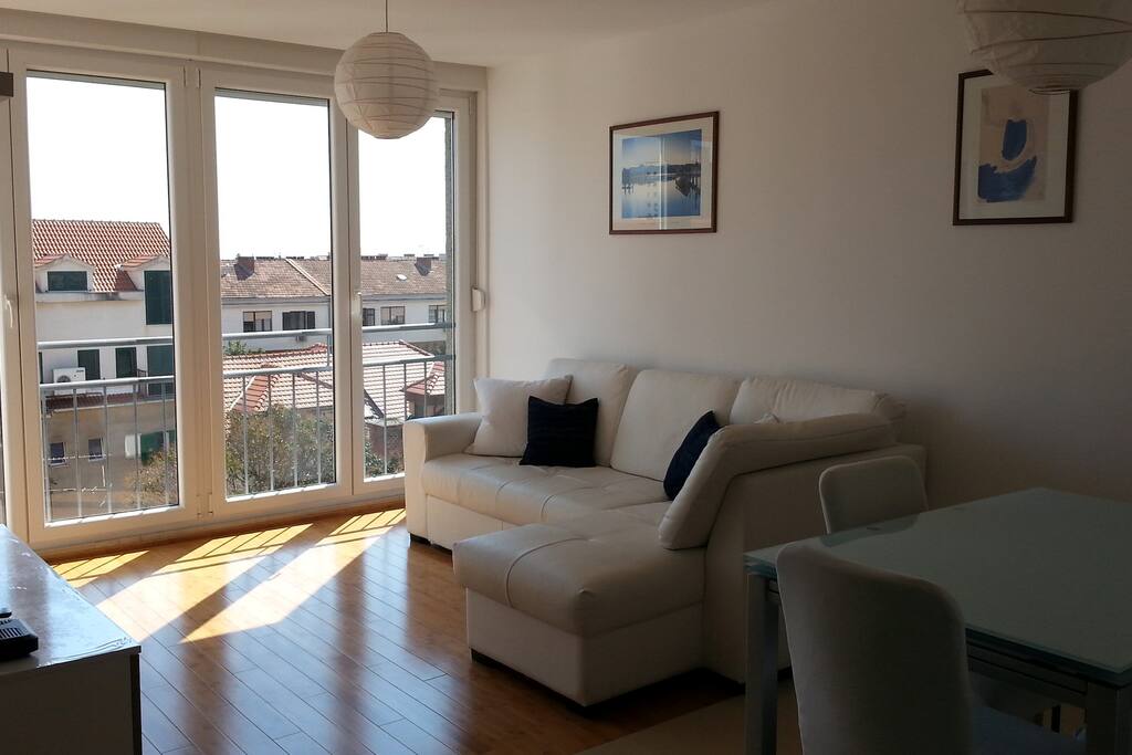 living room with view