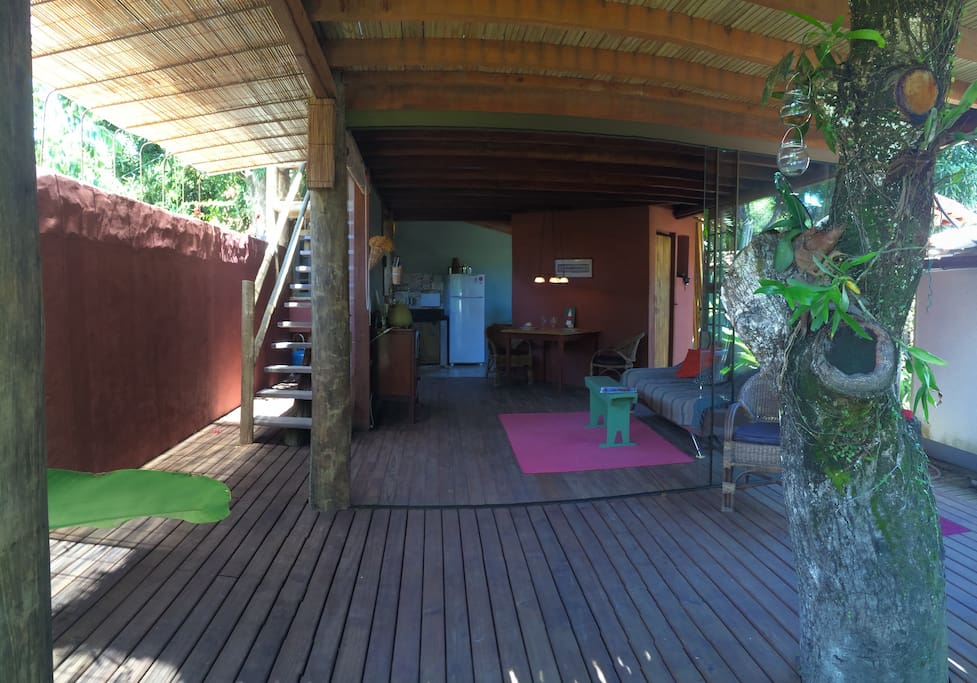 Sala terreo com subida para suite