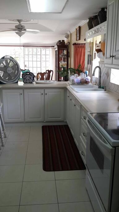 Full kitchen