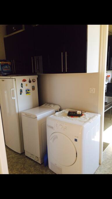 Congélateur, lave linge et sèche linge