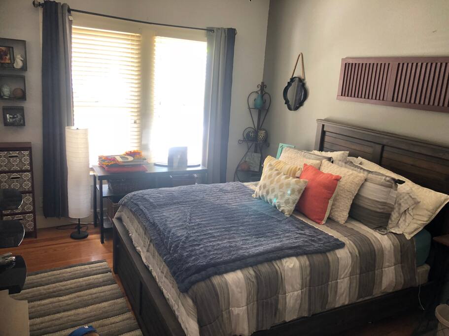 2nd bedroom with Smart TV and Netflix