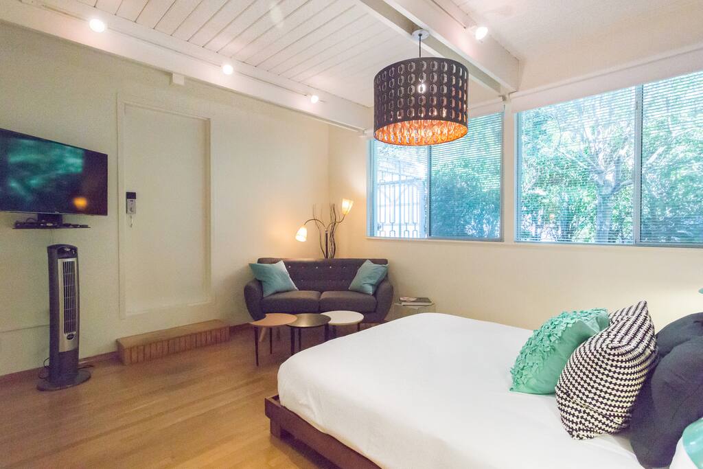 Wide view of the room in bright daylight; classic 1960s post-and beam mid-century modern!