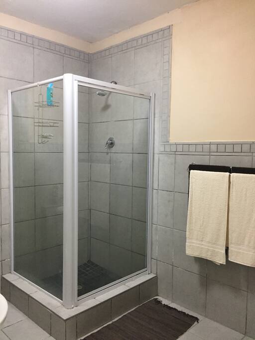Private bathroom (shower only) towels, soap and shampoo supplied.