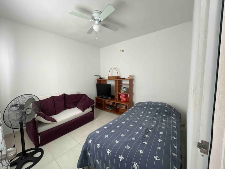 Საძინებელი დაბლა. 