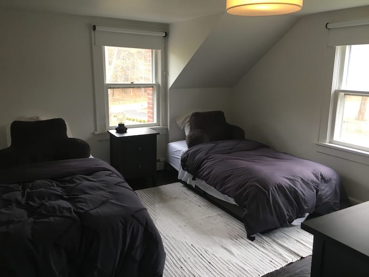 Chambre avec lits jumeaux au 2e étage