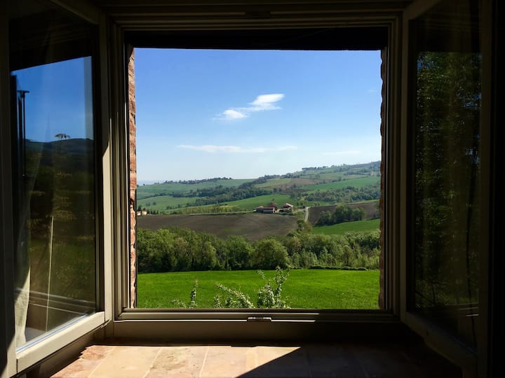 Small Stonehouse, Great Place - Piacenza