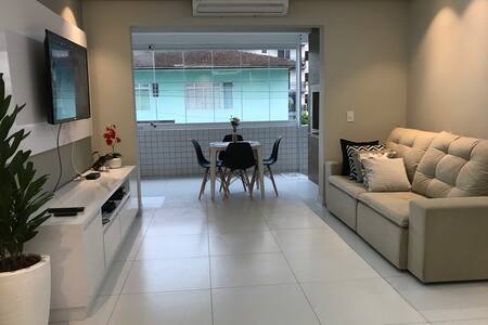 Apto inteiro super lindo no Centro de Guaratuba!