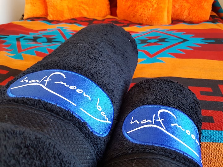 يتم توفير المناشف ومستلزمات الحمام