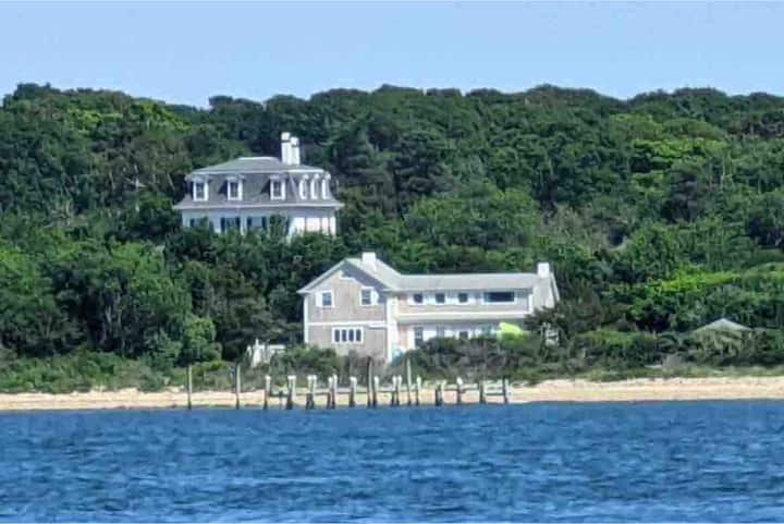 Martha’s Vineyard Waterfront- large home & yard - Houses for Rent