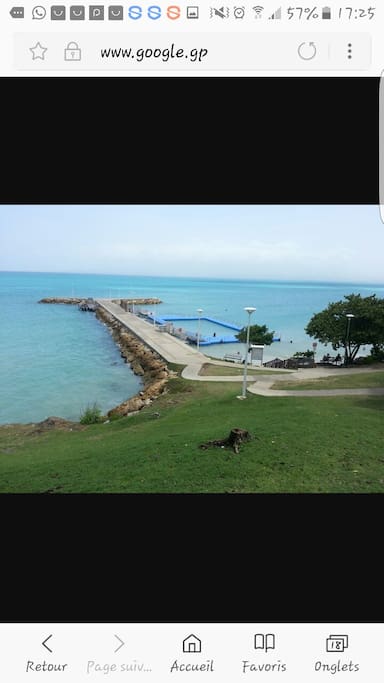 Piscine en haut mer