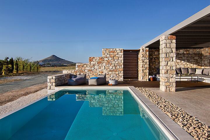Il Sogno villa 2 Paros private pool gallery image 4
