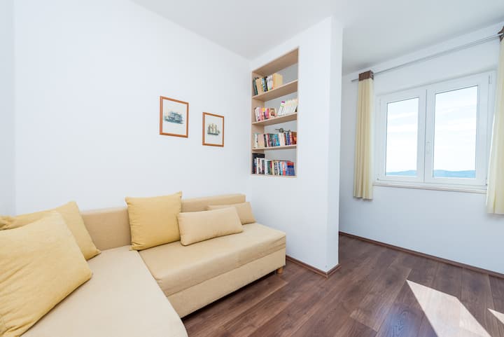 第4间卧室（工作室） ，配有沙发床