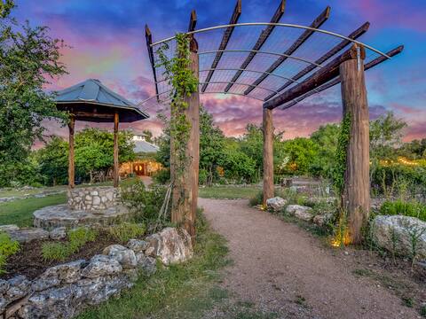 The Heartsong Lodge; with AC and Sleeps 15