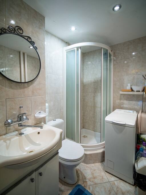 The bathroom / Łazienka